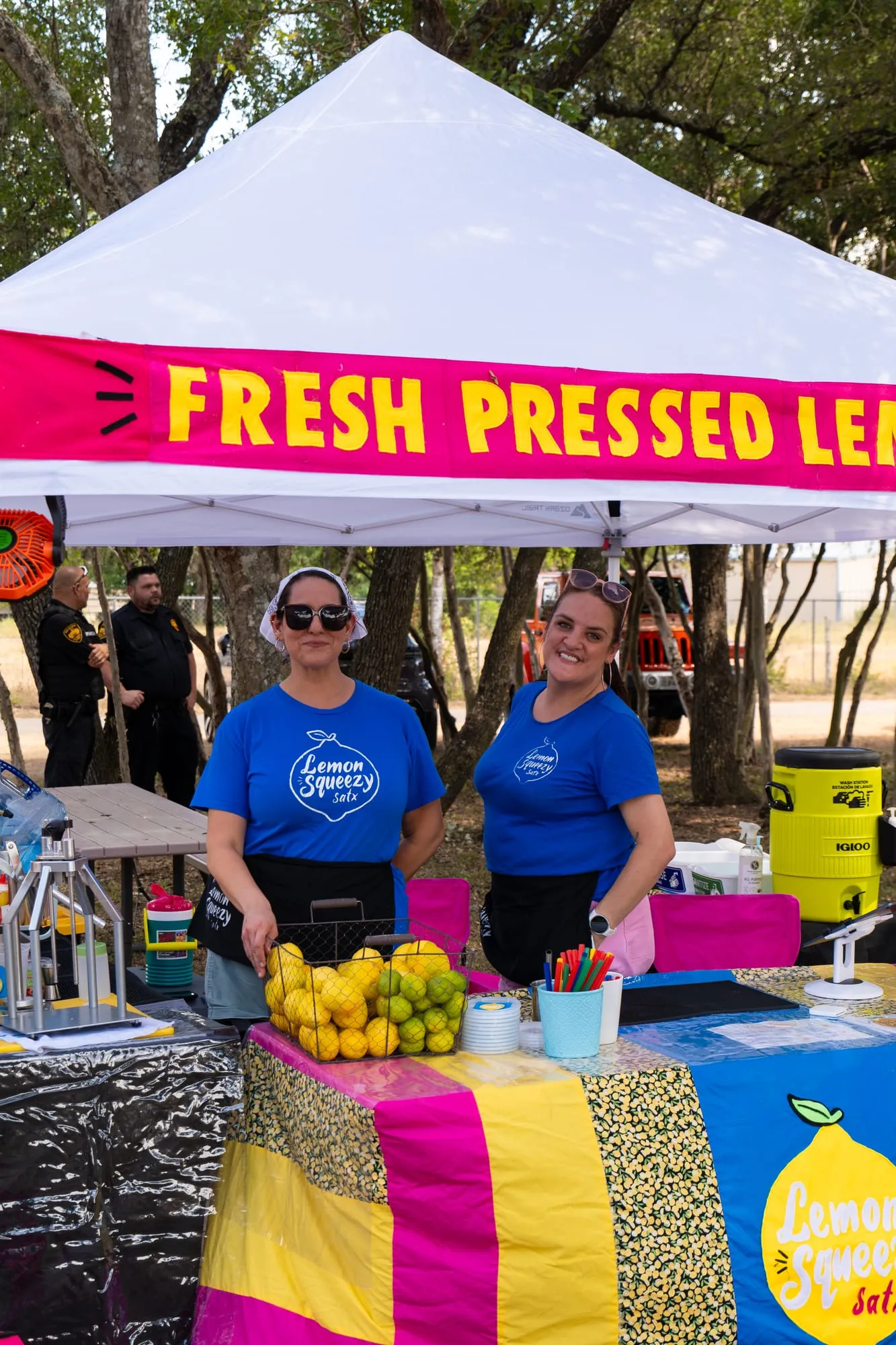 Vendors serving fresh-pressed lemonade at the Paradise Live car show